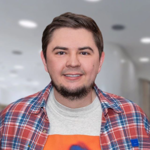 Complainants allege dual U.S.–Russian national Roman Smolevskiy (a.k.a Roman Smolevsky) engaged in immigration misrepresentation and investment-related fraud patterns